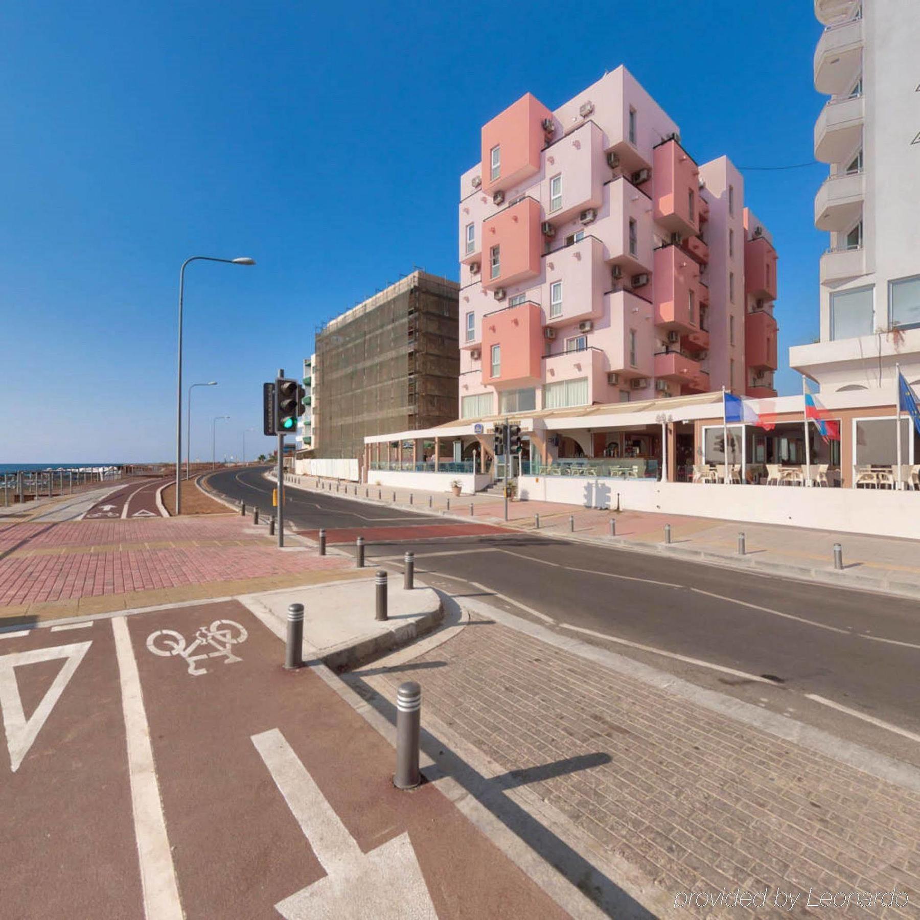 Mackenzie Beach Hotel Larnaca Exterior photo