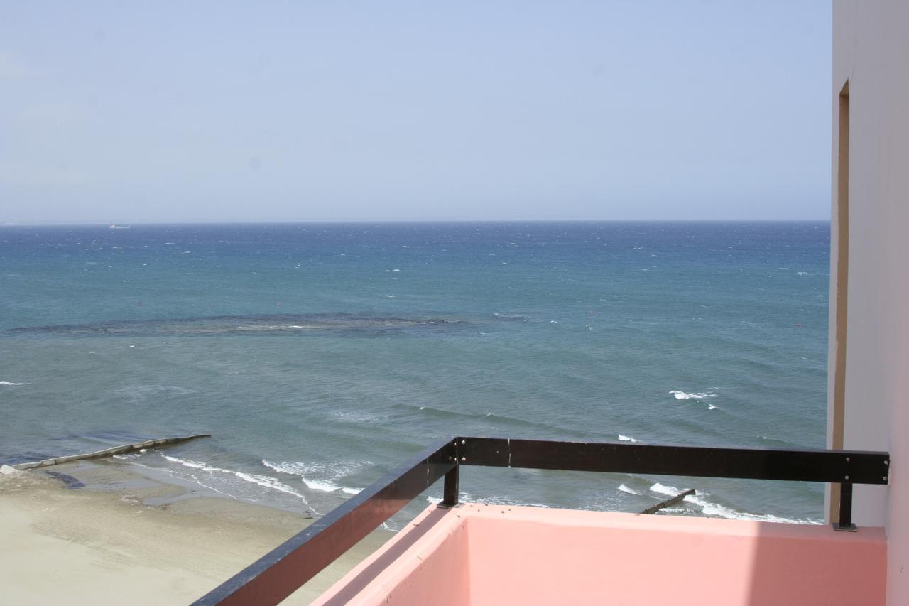 Mackenzie Beach Hotel Larnaca Room photo